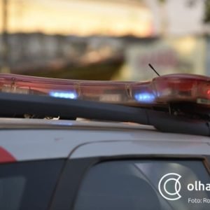 Suspeito ataca companheira com pauladas e foge após a chegada da polícia – Olhar Direto