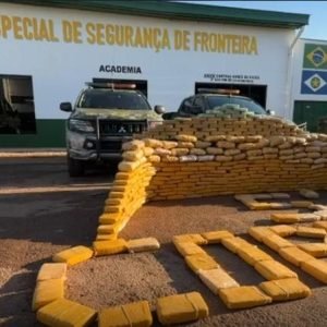 Pontes e Lacerda; Trio é preso com 390 tabletes de drogas após capotar caminhonete durante fuga