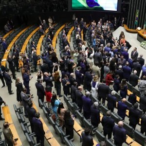 Câmara deve decidir sobre “taxa das blusinhas” nesta segunda