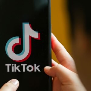 Brasil multa TikTok em R$ 153,7 mi por falhas em dados de adolescentes