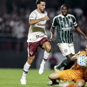 São Paulo empata com Coritiba e chega a 9 jogos sem vencer no Brasileirão