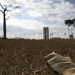 Região Sul tem risco de temporal e granizo; outras regiões têm calor