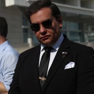 George Santos faz acordo de US$ 35 mil por irregularidade em apostas
