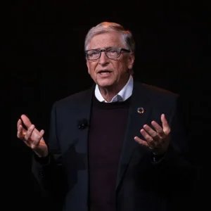 Bill Gates quer que países monitorem riscos biológicos da IA