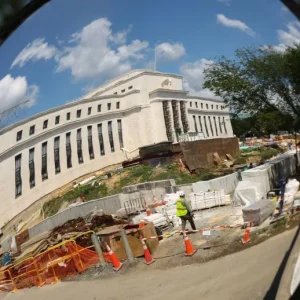 Aumento de juros para cumprir meta de inflação ainda é incerto, diz Barkin