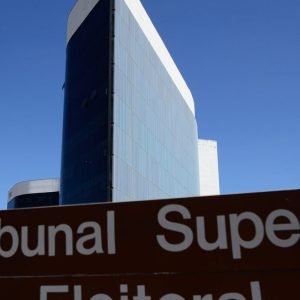TSE determina que filiação de Flávio ao PL seja restabelecida