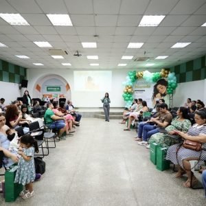 AGOSTO DOURADO: Palestra orienta mães sobre aleitamento e cuidados com bebê