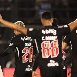 Vivo nas competições, Pedro Emanuel explica planejamento do Vasco