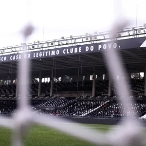 Contra o Santos, Vasco retoma foco na fuga do rebaixamento no Brasileirão
