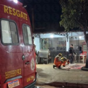 Jovem é morto a tiros em frente a bar em MT