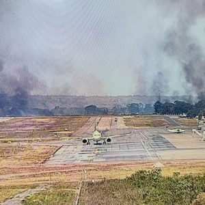 Incêndio atinge área próxima ao Aeroporto Marechal Rondon em MT