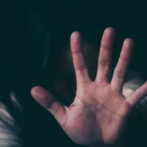 Homem é preso pela PM após ameaçar matar ex-companheira e tentar invadir casa com machadinho em Nova Mutum