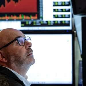 Wall Street opera em alta com queda nos rendimentos de títulos do governo