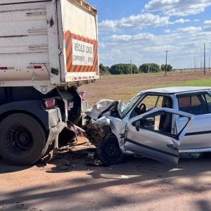 Idoso morre ao bater carro em reboque estacionado em MT