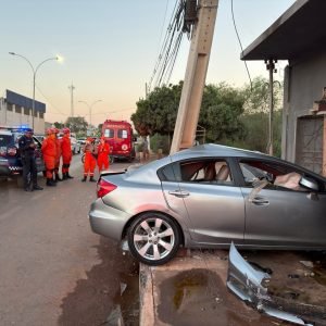 Motorista morre após perder controle de carro e invadir casa em Várzea Grande (MT)