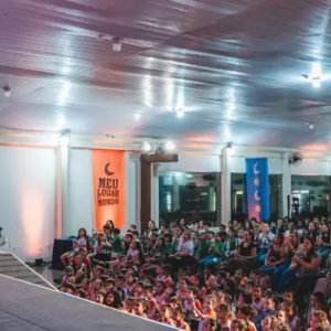 Calila das Mercês lança livro e celebra literatura feita no interior