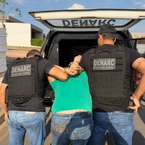 Homem é preso em Cuiabá suspeito de esconder droga no carro da ex