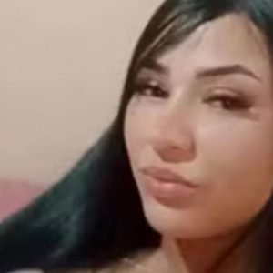 Família busca filho de 6 anos após jovem ser morta a facadas