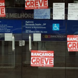Bancários rejeitam proposta da Caixa e mantêm greve nacional