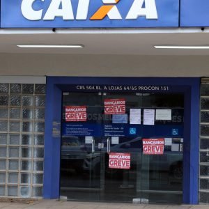 Caixa entra em greve nacional; BB tem paralisação parcial