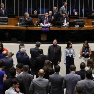 Mineradoras elogiam, mas municípios criticam PL de minerais críticos