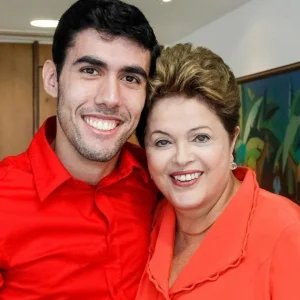 Campanha de Flávio aponta que ‘Dilma Bolada’ começou boato sobre padroeira