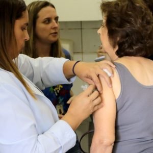 SUS amplia cobertura de vacina Pneumo 20 para maiores de 85 anos