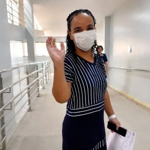 Após 15 facadas, mulher deixa hospital 16 dias depois de ataque do ex