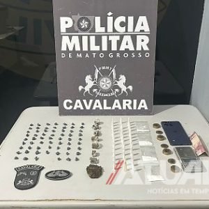 Homem é preso com cocaína, pasta base e maconha após tentar fugir da Cavalaria em Nova Mutum/MT; Veja vídeo