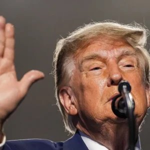 Trump volta a dizer que pagamento de US$ 5 mil para adultos vai acontecer