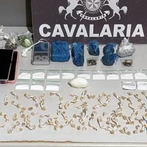 PM apreende 212 porções de drogas e detém suspeitos de tráfico em Nova Mutum