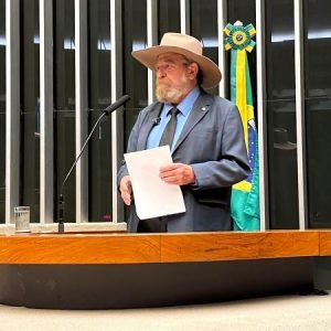 Nelson Barbudo encampa ferrovia para o Oeste e coloca projeto da UFMT entre prioridades