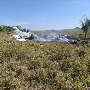 Avião que caiu e deixou 3 mortos em MT seguia para Venezuela e é investigado por tráfico internacional de drogas