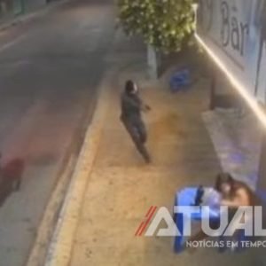 Vídeo flagra bandido atirando contra dona de bordel que tomava cerveja em MT; Veja