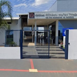 Vídeo: alunas brigam na porta de escola militar em MT