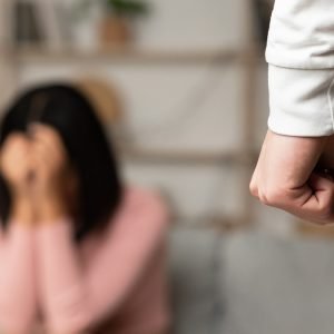 Idosa é socorrida após ser ferida dentro de casa pelo marido