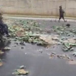 Vídeo: carga de cerveja é saqueada após cair de caminhão em Cuiabá