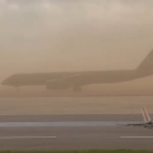 VÍDEO: aeroporto é coberto por poeira após ventania em município de MT
