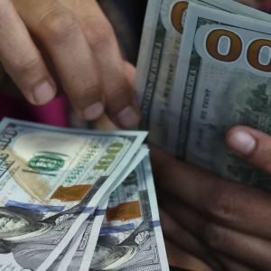 Dólar sobe para R$ 5,22 e atinge maior nível desde março