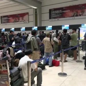 Erupção de vulcão suspende mais de 200 voos e atividades na Indonésia