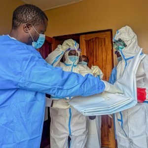 Ebola recua no Congo após pico, mas surto ainda é o segundo mais letal