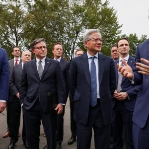 Trump anuncia autorregulação da IA por bigtechs em meio a temor social