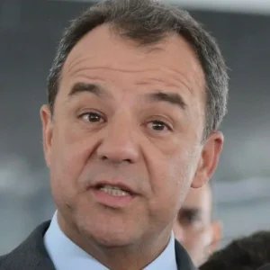 De chá de luxo a TV de 65 polegadas: veja regalias de Cabral na prisão