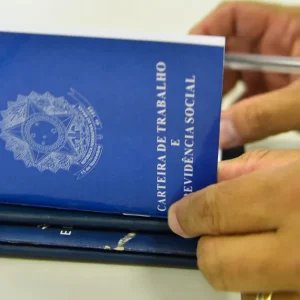 Brasil cria 165,8 mil empregos formais em agosto, aponta Caged