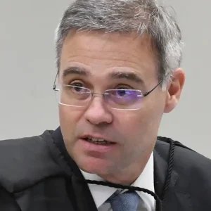 Mendonça vota para manter decisão de retirar posts de Nossa Senhora