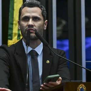 Quaest/MG: Cleitinho lidera todos os cenários de 2º turno para governador