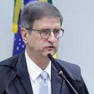 PGR pede anulação de investigação sobre conversas de Moraes e Vorcaro