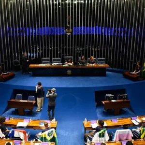 Governistas veem oposição atrasar fim da 6×1, mas apostam em apoio à pauta