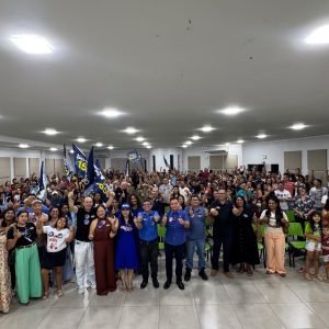 Botelho reúne centenas de pessoas em ato de campanha na Mutum