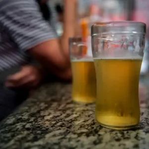 Álcool pode causar danos graves à visão e até cegueira